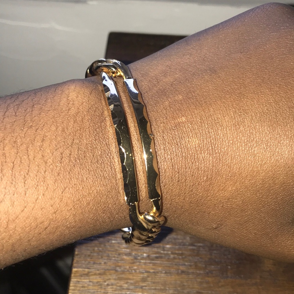 22 carat gold chain bracket